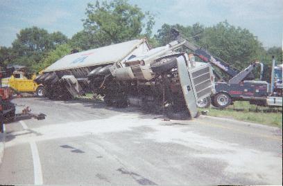 TTrailer_overturned_8_2007___4_.jpg